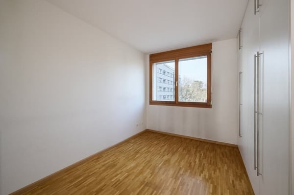 Helle 2.5-Zimmer-Wohnung mit Balkon und Garage in Basel
