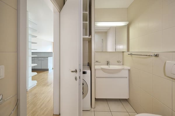 Helle 2.5-Zimmer-Wohnung mit Balkon und Garage in Basel 3
