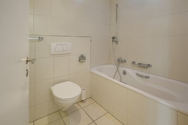 Helle 2.5-Zimmer-Wohnung mit Balkon und Garage in Basel 5