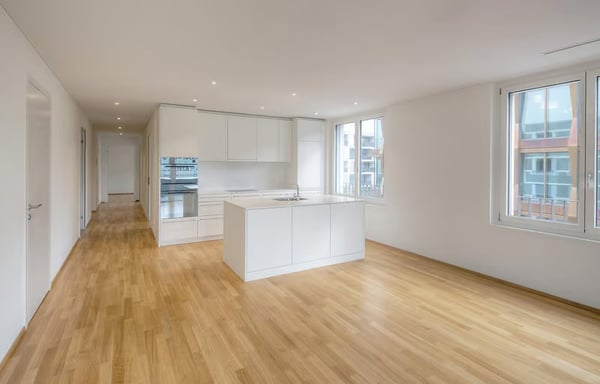 Helle 4.5-Zimmer-Wohnung mit Balkon und Garage in Aarau – ab sofort verfügbar 2