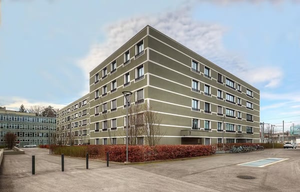 Helle 4.5-Zimmer-Wohnung mit Balkon und Garage in Aarau – ab sofort verfügbar 4