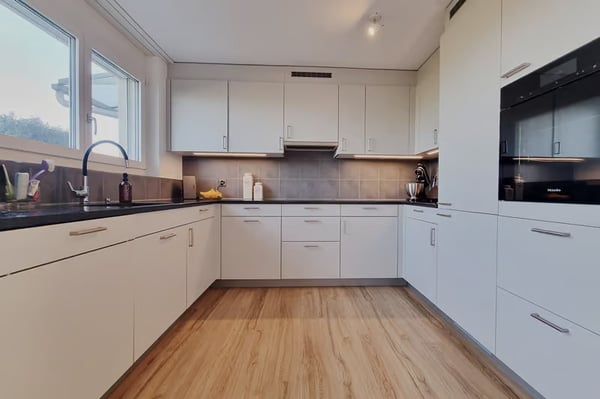 Helle 4.5-Zimmer-Wohnung mit Balkon und Garage in Winterthur 2