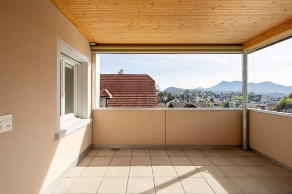 Helle 3-Zimmer-Wohnung mit Balkon und traumhafter Aussicht in Luzern 8
