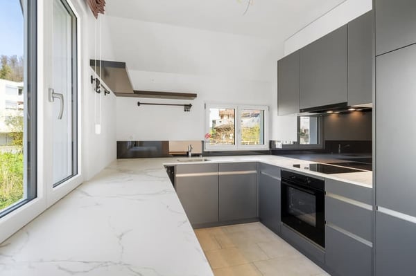 Helle 3-Zimmer-Wohnung mit Balkon und traumhafter Aussicht in Luzern 6