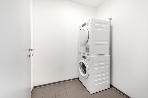 Helle 2.5-Zimmer-Wohnung mit Balkon in Adliswil – sofort verfügbar! 1