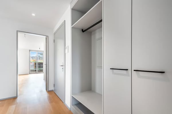 Helle 2.5-Zimmer-Wohnung mit Balkon in Adliswil – sofort verfügbar! 2