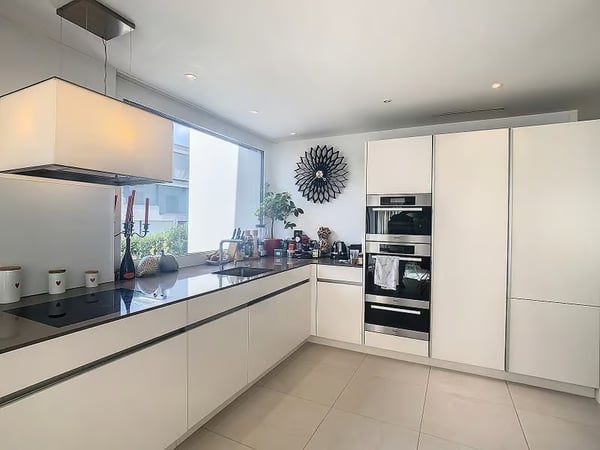 Helle 4.5-Zimmer-Wohnung mit Balkon in Zollikon – ab sofort verfügbar 3