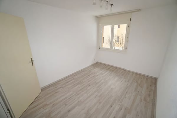 Helle 4.5-Zimmer-Wohnung mit Balkon und Garage in Thun – ab sofort verfügbar! 9