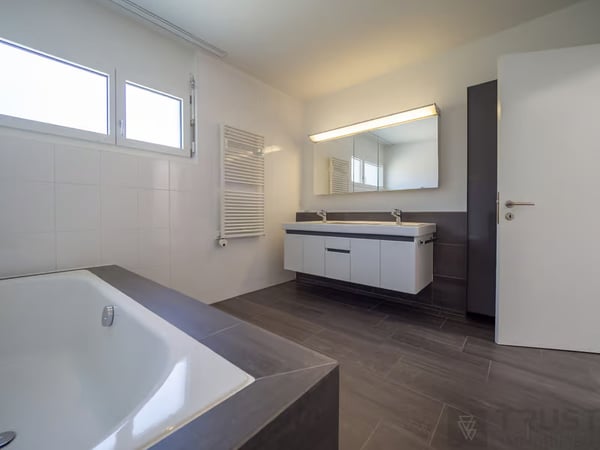 Geräumige 4.5-Zimmer-Wohnung mit Balkon und Kamin in Horgen 10