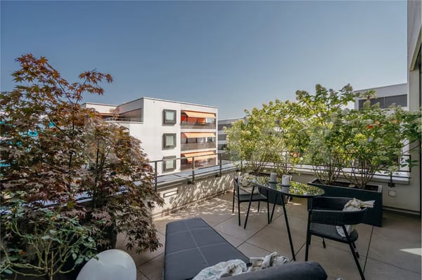 Charmante 2.5-Zimmer-Wohnung mit Balkon und Stadtblick in Schlieren 4