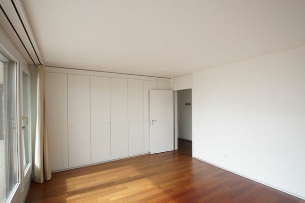 Geräumige 4.5-Zimmer-Wohnung mit Balkon und herrlicher Aussicht in Brugg 8
