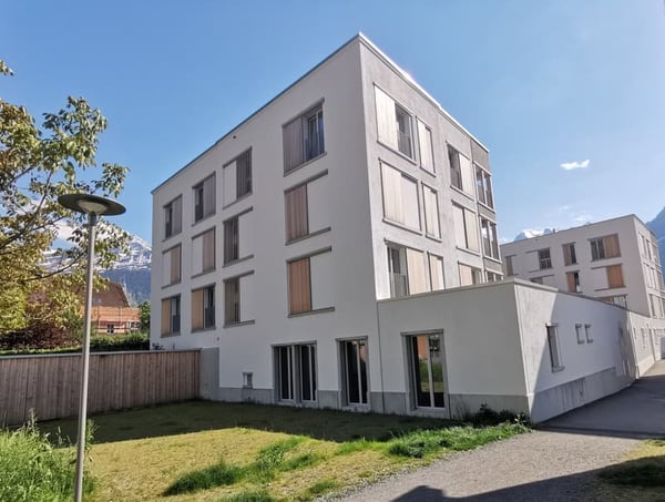 3,5-Zimmer EG-Wohnung mit extrahohen Räumen und privater Hof-Loggia 3