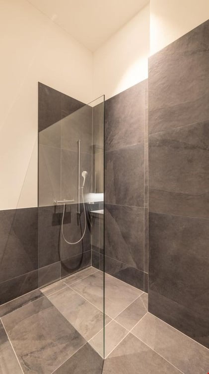3,5-Zimmer EG-Wohnung mit extrahohen Räumen und privater Hof-Loggia 7
