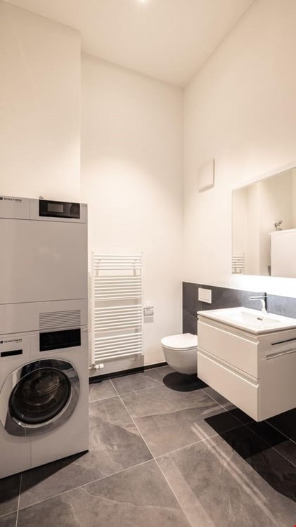 3,5-Zimmer EG-Wohnung mit extrahohen Räumen und privater Hof-Loggia 2
