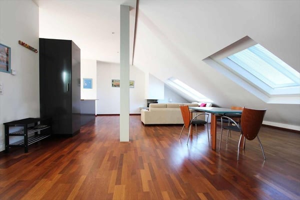 Spacieux appartement de 5 pièces avec balcon à Genève – Disponible immédiatement 1