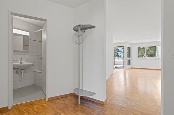 Helle 2.5-Zimmer-Wohnung mit Balkon in Hinwil – ab sofort verfügbar! 4