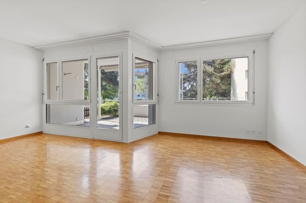 Helle 2.5-Zimmer-Wohnung mit Balkon in Hinwil – ab sofort verfügbar! 1