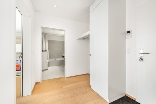 Helle 2.5-Zimmer-Wohnung mit Balkon in Opfikon – sofort verfügbar! 3