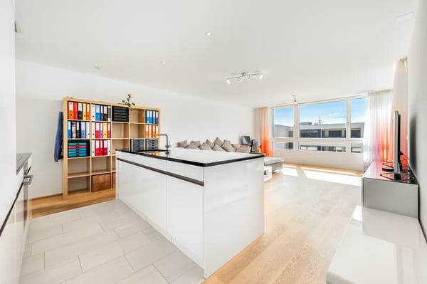 Helle 2.5-Zimmer-Wohnung mit Balkon in Opfikon – sofort verfügbar! 4