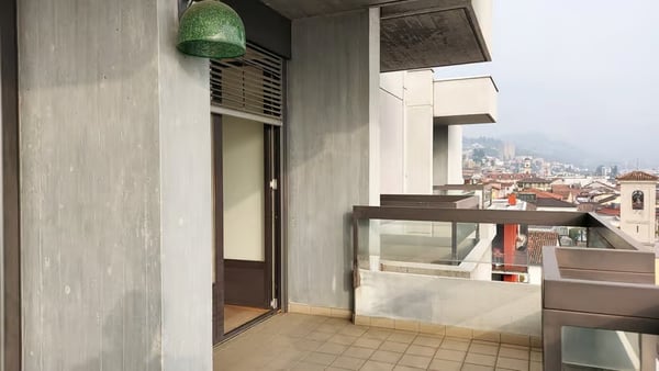 Helle 4.5-Zimmer-Wohnung mit Balkon und Garage in Lugano – sofort verfügbar! 12