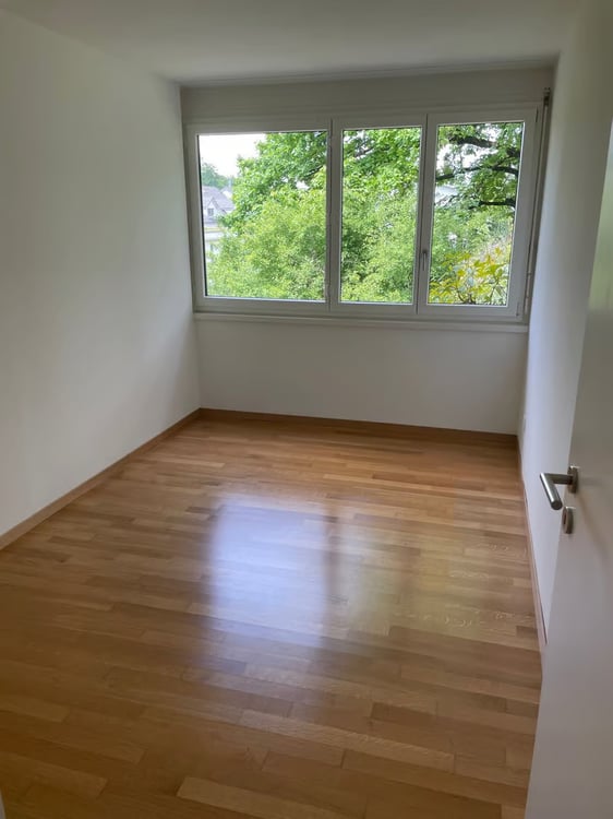 Helle 4.5-Zimmer-Wohnung mit Balkon und Garage in Thalwil – sofort verfügbar 2