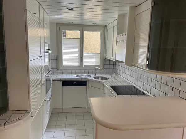 Helle 4.5-Zimmer-Wohnung mit Balkon und Garage in Thalwil – sofort verfügbar 1