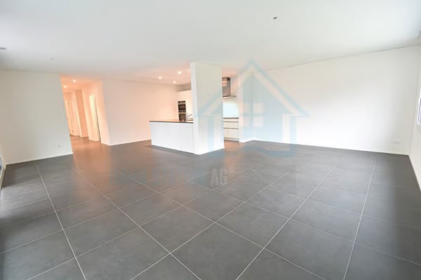Helle 4.5-Zimmer-Wohnung mit Balkon und Garage in Zofingen 2