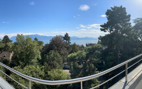 Spacieux appartement de 5 pièces avec balcon à Lausanne 4