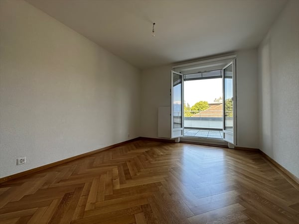 Spacieux appartement de 5 pièces avec balcon à Lausanne 11