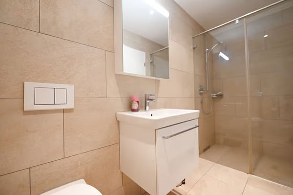 Helle 4.5-Zimmer-Wohnung mit Balkon und Stadtblick in Dübendorf 7