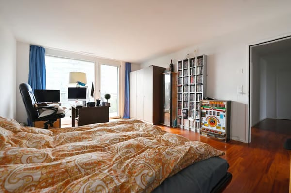 Helle 4.5-Zimmer-Wohnung mit Balkon und Stadtblick in Dübendorf 4