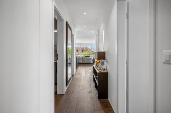 Helle 4.5-Zimmer-Wohnung mit Balkon und Seeblicknähe in Kilchberg 2