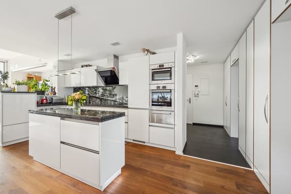 Exklusive Traumwohnung mit Luxusausstattung und Balkon-Oase 4