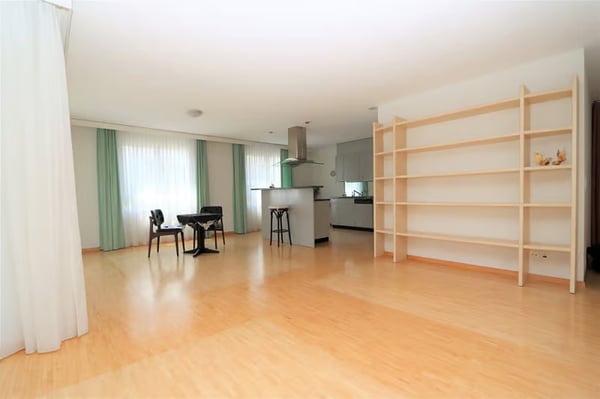 Geräumige 4.5-Zimmer-Wohnung mit Balkon in Biel – sofort verfügbar! 12