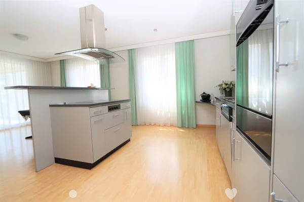 Geräumige 4.5-Zimmer-Wohnung mit Balkon in Biel – sofort verfügbar! 3