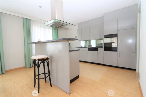 Geräumige 4.5-Zimmer-Wohnung mit Balkon in Biel – sofort verfügbar! 1