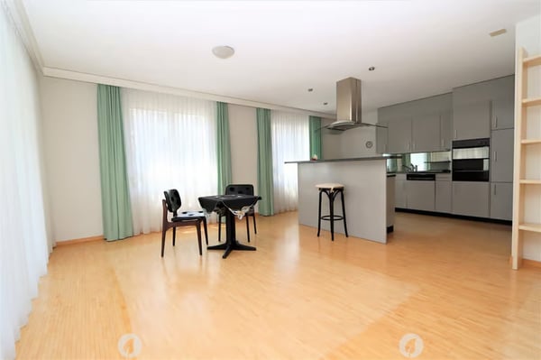 Geräumige 4.5-Zimmer-Wohnung mit Balkon in Biel – sofort verfügbar! 5