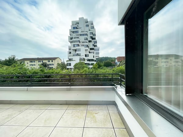 Bright 2.5-Room Apartment with Balcony in Münchenstein – Available Immediately 3