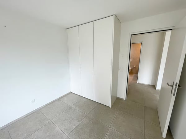 Bright 2.5-Room Apartment with Balcony in Münchenstein – Available Immediately 2