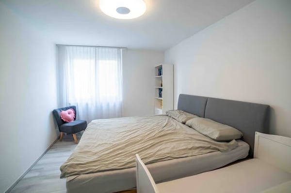 Helle 4.5-Zimmer-Wohnung mit Balkon und Garage in Bülach 6