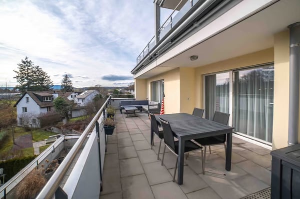 Helle 4.5-Zimmer-Wohnung mit Balkon und Garage in Bülach 3