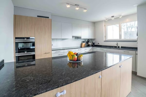 Helle 4.5-Zimmer-Wohnung mit Balkon und Garage in Bülach 2