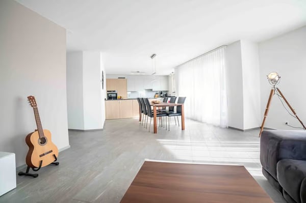 Helle 4.5-Zimmer-Wohnung mit Balkon und Garage in Bülach 4