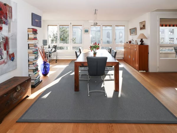 Moderne 3.5-Zimmer-Wohnung mit Balkon und Kamin an zentraler Lage in Bern 8