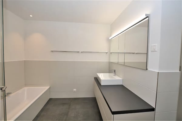 Helle 4.5-Zimmer-Wohnung mit Balkon und Garage in Basel 2