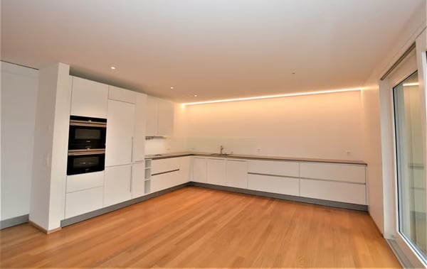 Helle 4.5-Zimmer-Wohnung mit Balkon und Garage in Basel 5