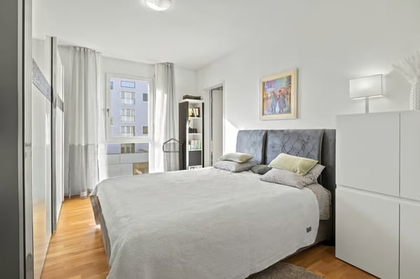Helle 4.5-Zimmer-Wohnung mit Balkon und Garage in Zürich-Affoltern 4