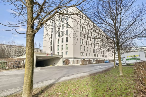 Helle 4.5-Zimmer-Wohnung mit Balkon und Garage in Zürich-Affoltern 5