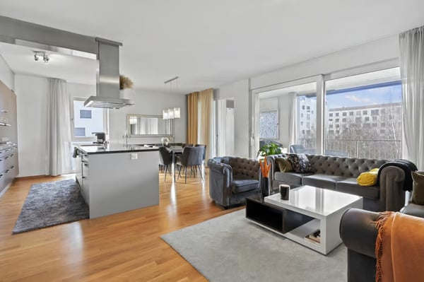 Helle 4.5-Zimmer-Wohnung mit Balkon und Garage in Zürich-Affoltern 9