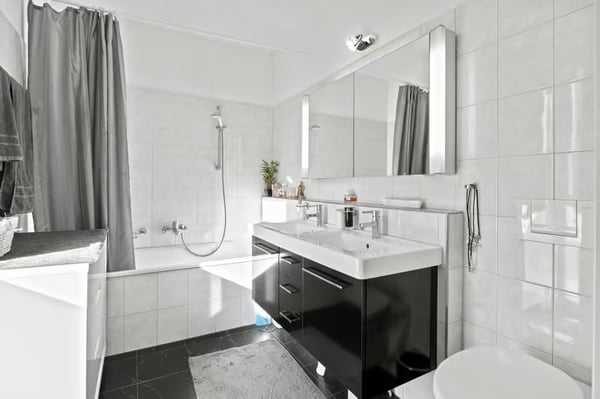 Helle 4.5-Zimmer-Wohnung mit Balkon und Garage in Zürich-Affoltern 7